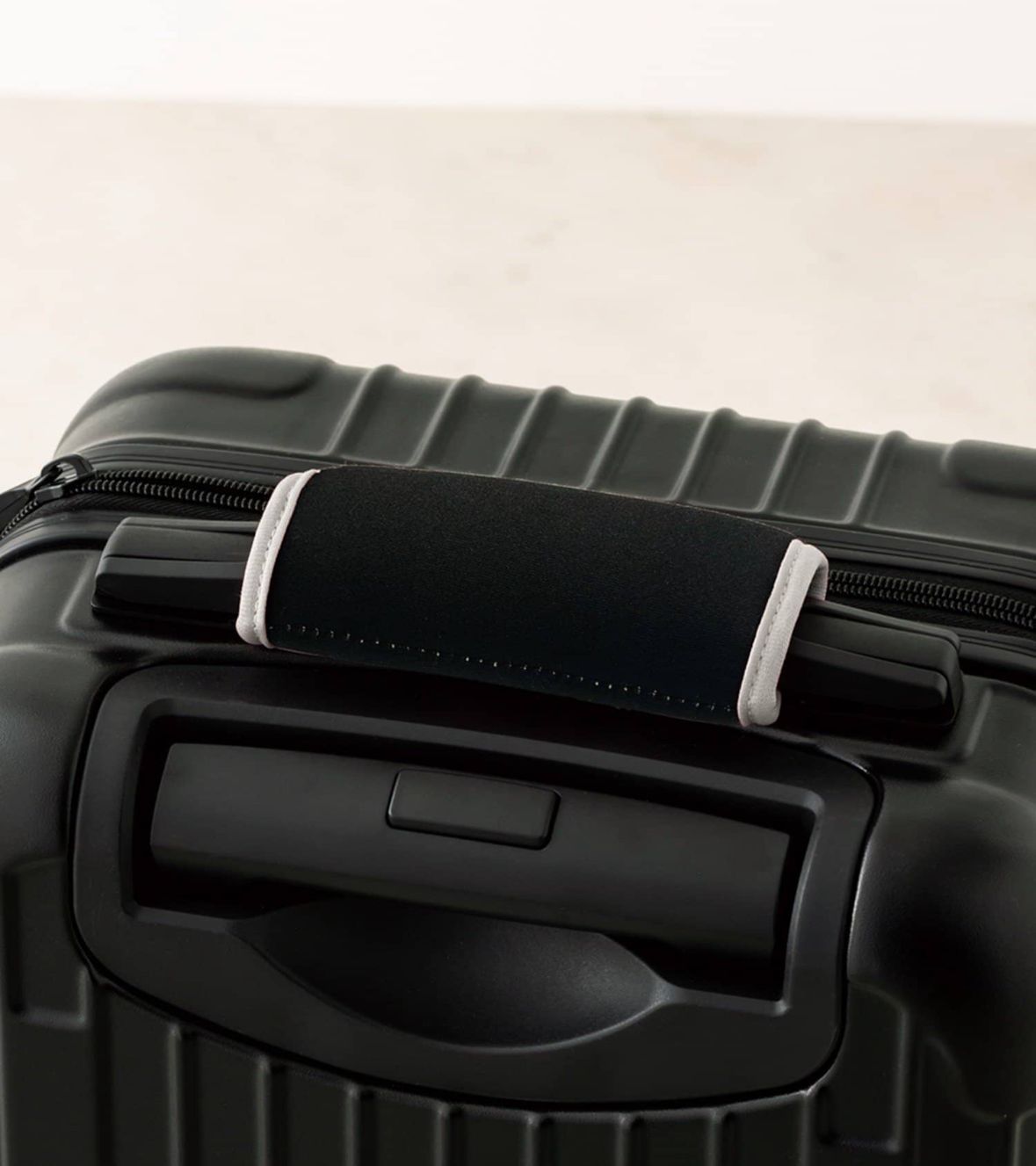 🇯🇵 Direct from Japan: 3COINS 2-in-1 Multi-functional Luggage Handle Pressure-reducing Cover 🧳✨